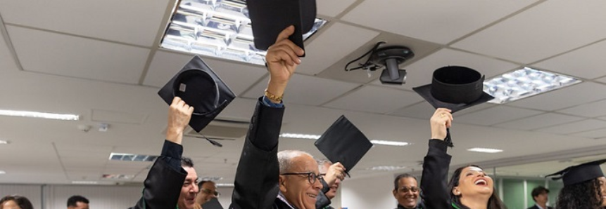 Faculdade CNA realiza formatura de 160 alunos graduados
